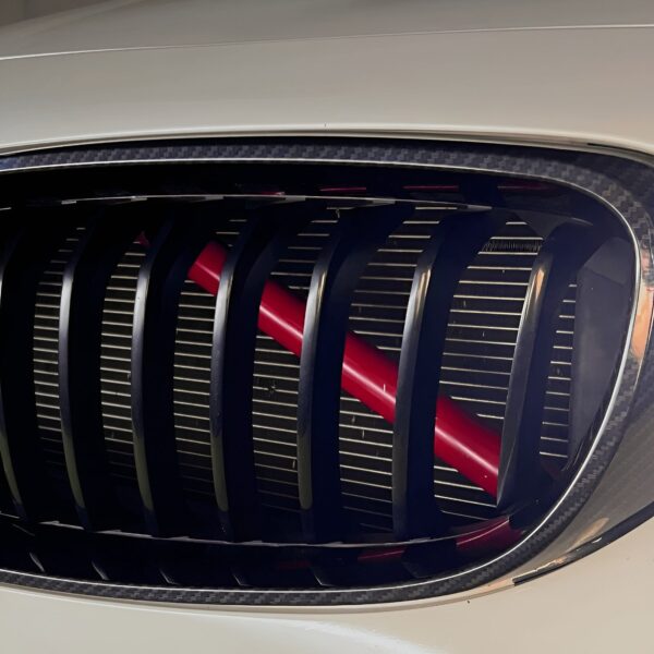 Garnitures Barres de renfort de calandres avant BMW V-Brace de Couleur Blanche Rouge Vert Bleu Jaune — BMW